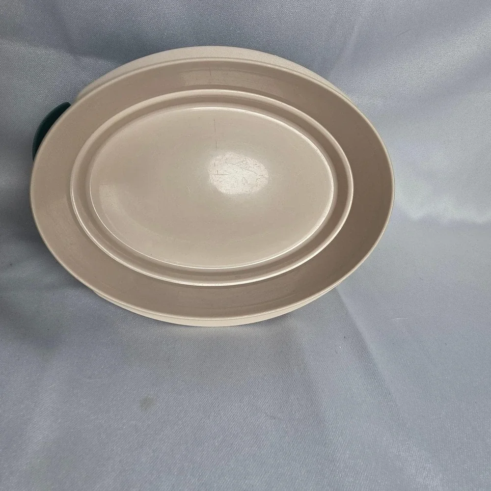 Vintage Rubbermaid Servin Saver 1.9 Pt Oval Food Storage Almond Green 375K 4